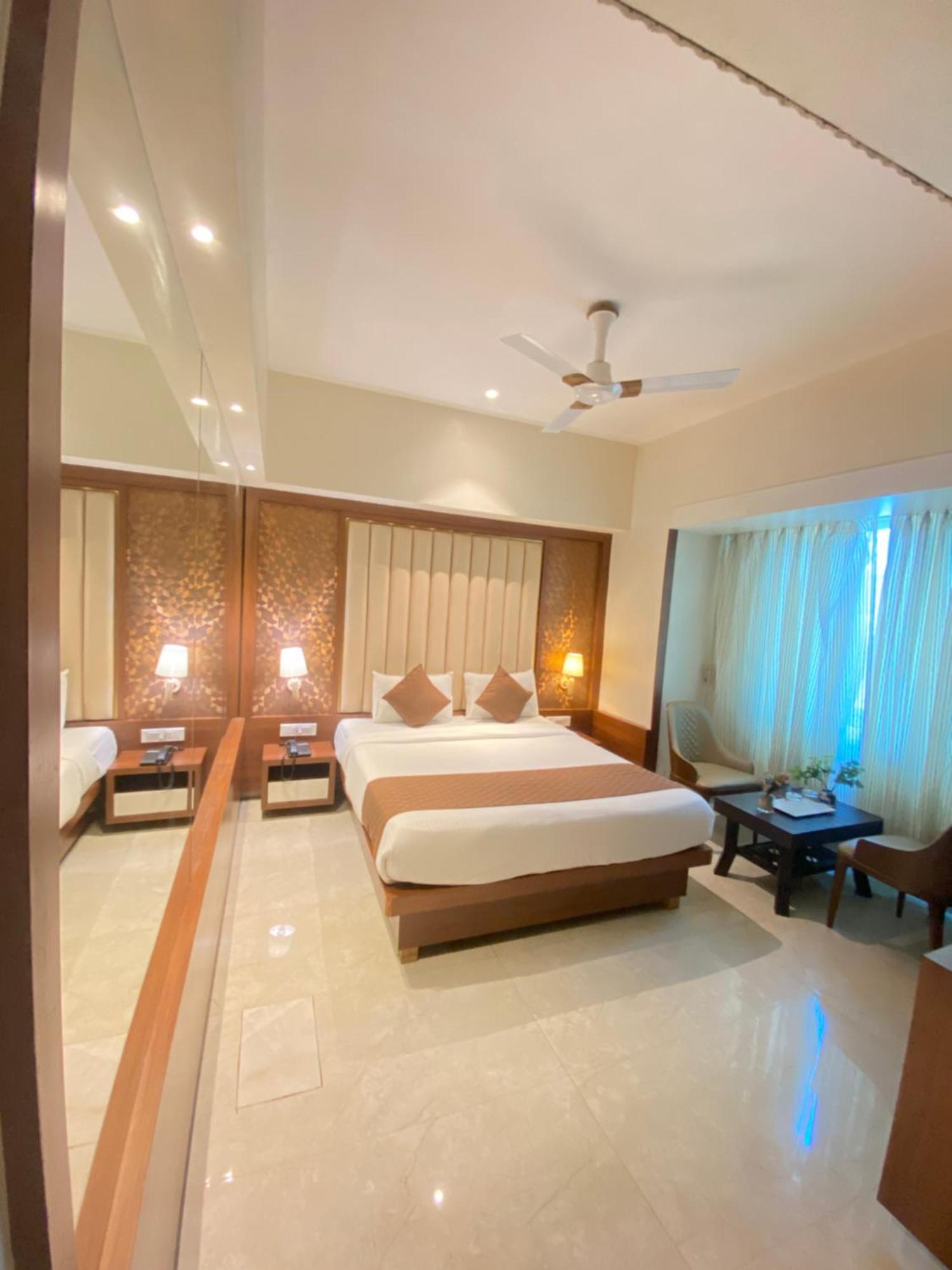 Hotel Czar Inn - Vashi ナビムンバイ エクステリア 写真