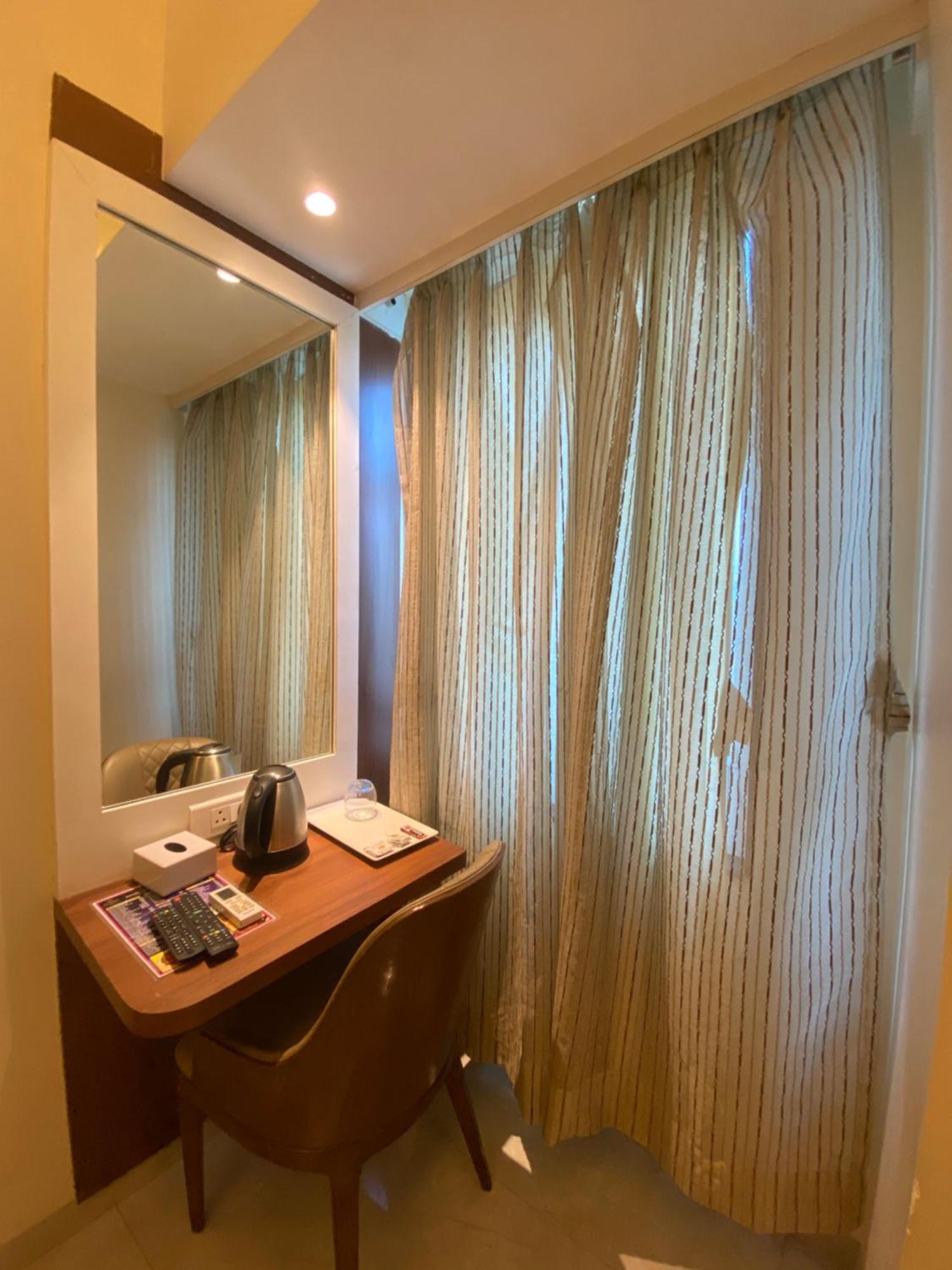 Hotel Czar Inn - Vashi ナビムンバイ エクステリア 写真