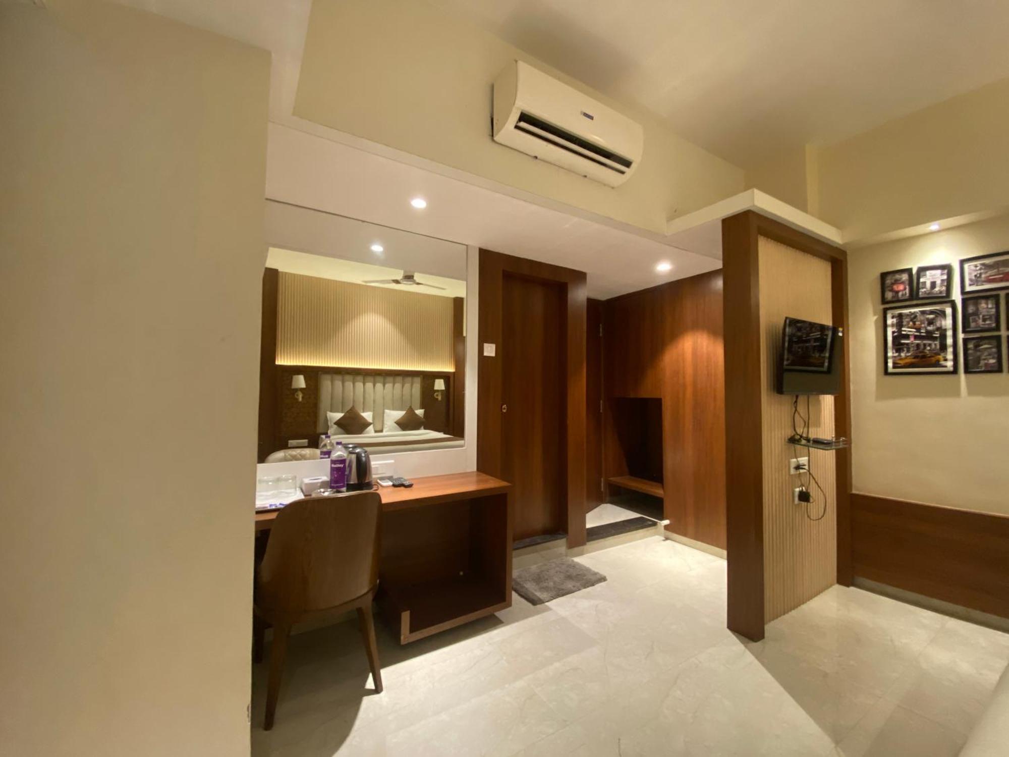 Hotel Czar Inn - Vashi ナビムンバイ エクステリア 写真