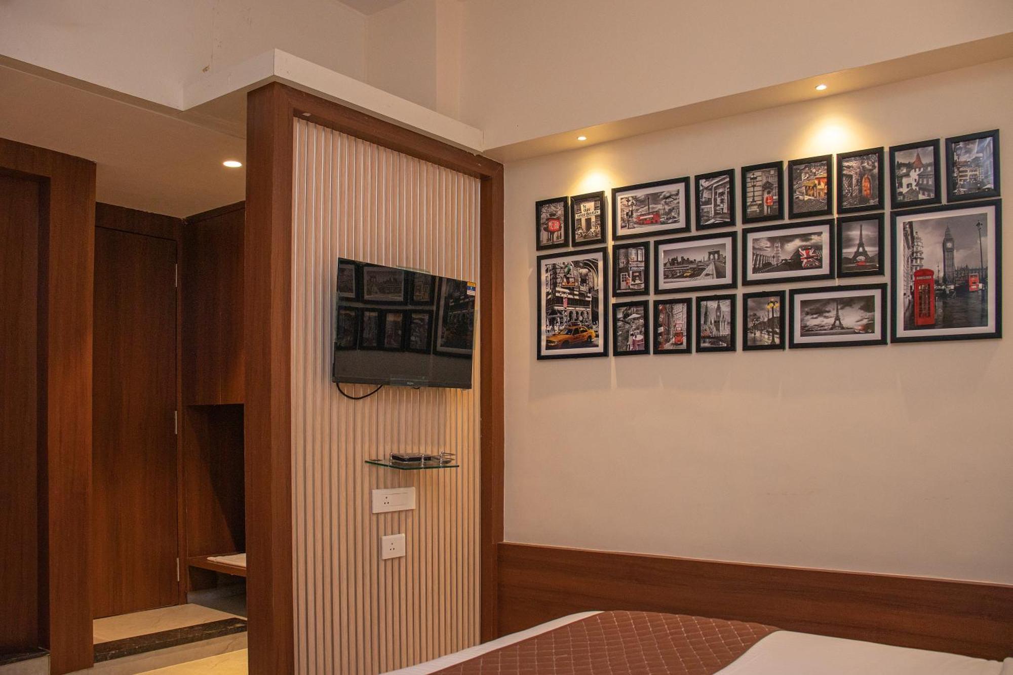 Hotel Czar Inn - Vashi ナビムンバイ エクステリア 写真