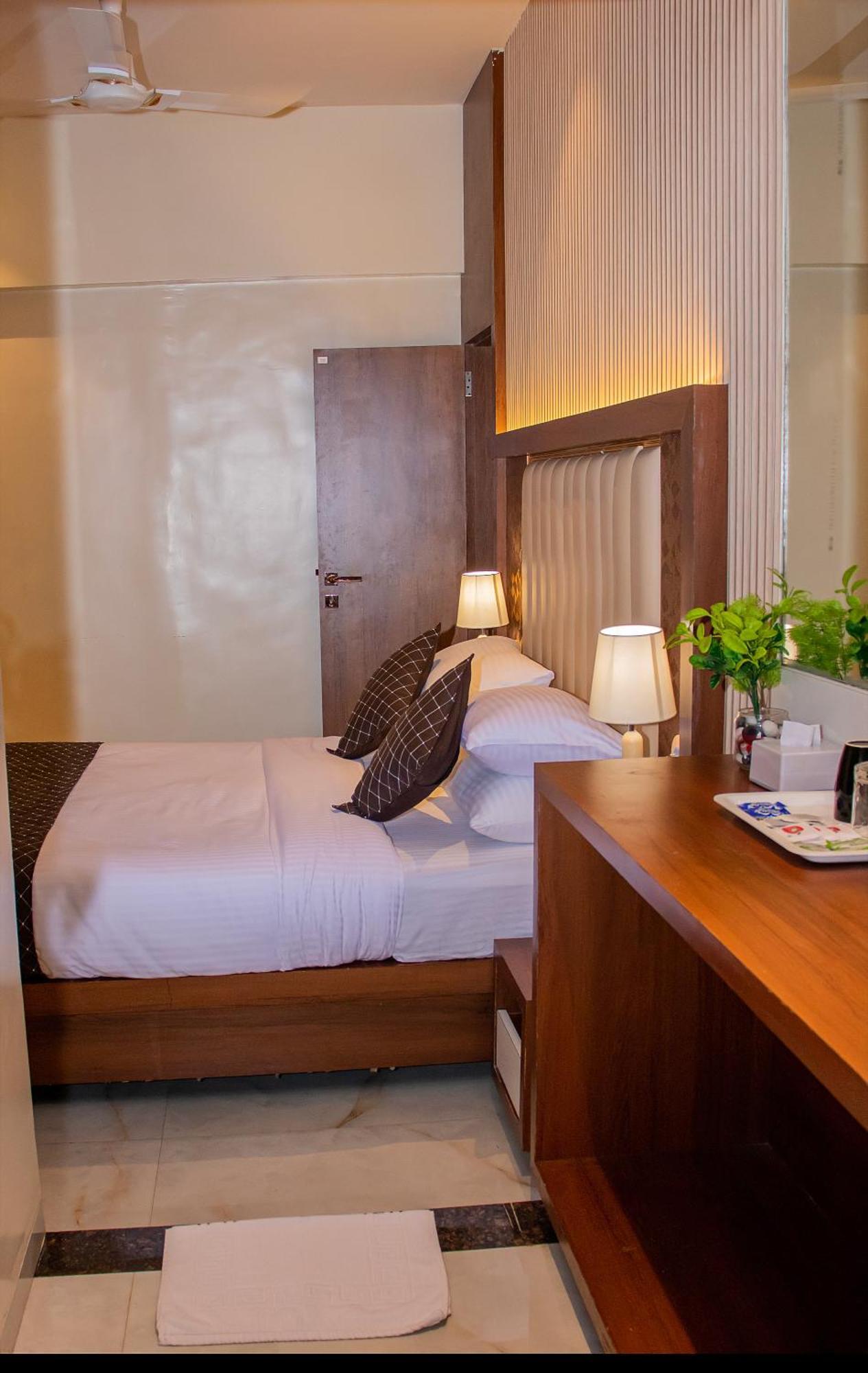 Hotel Czar Inn - Vashi ナビムンバイ エクステリア 写真
